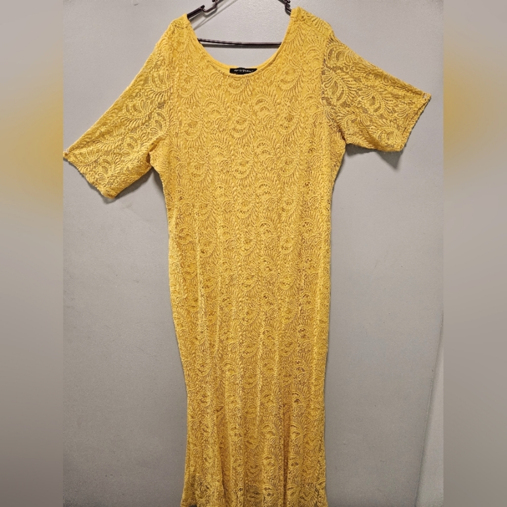 Yellow laced plus size  mermaid style dress.
